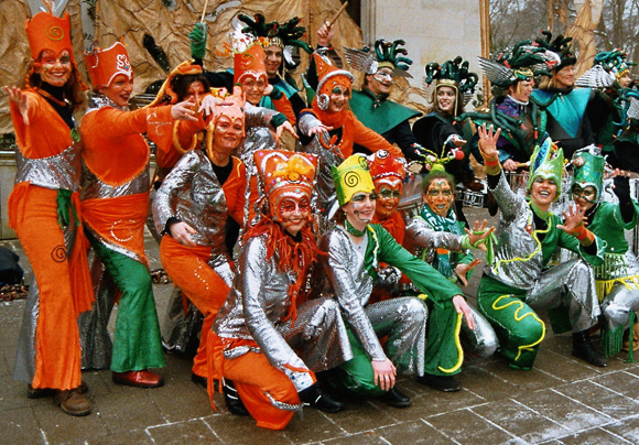 Gruppenfoto "Carnival animal", Straßen-Karneval mit Jacaré