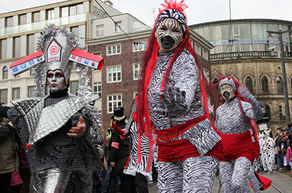 Die Sambatangruppe minha dança beim Bremer Karneval 2014, Motto: HEIMAT