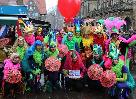 Gruppenfoto "Der große Zirkus",  Sambakarneval Bremen 2015